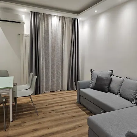 Laura Apartment *
